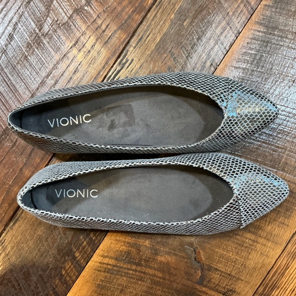 Vionic Women’s Cabello Pointed Toe Flats Gunmetal Snake Size 6 Orthotic Comfort - Picture 2 of 8